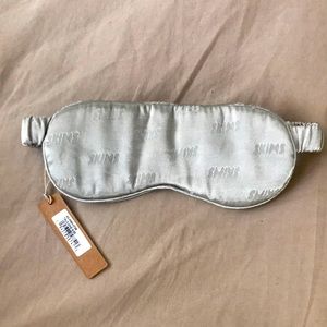 NWT SKIMS Silk Eye Mask